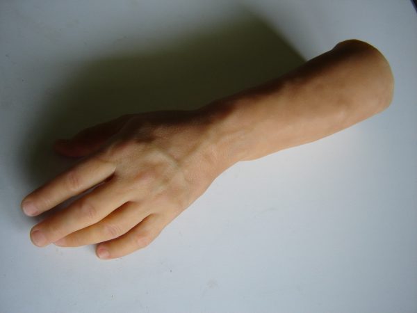 how a prosthetic arm seems